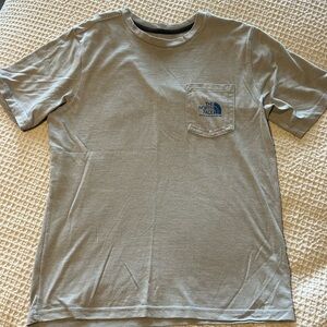 Boys The Northface T-shirt size large 14/16